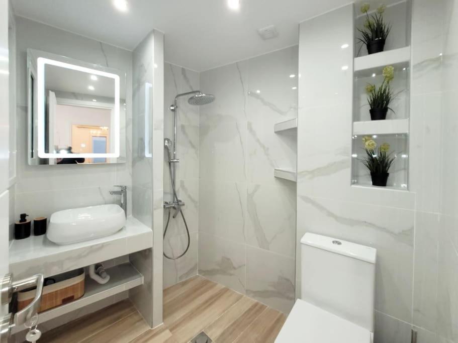 Acropolis Thisio 2 Bedrooms 2 Bathrooms *